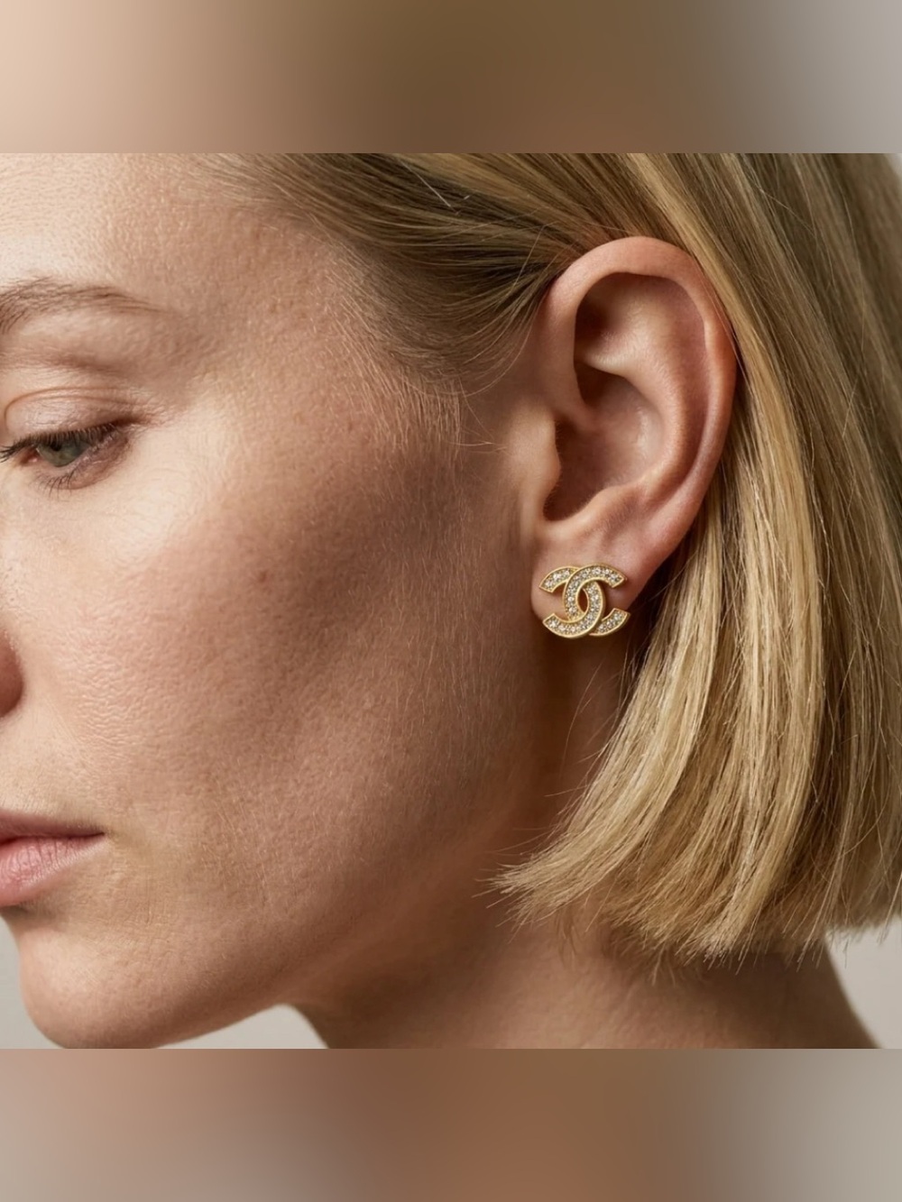Absolutely stunning rose gold plated sparkly crystals CC trendy studs earrings.